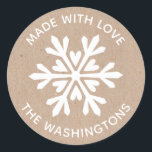 Gemaakt met Love Kraft Christmas Snowflake Sticker<br><div class="desc">Een kraftpapier en witte sneeuwvlok sticker met de woorden Made with love. Personaliseer het met je familienaam. Plezier voor uw zelfgemaakte of handgemaakte kerstbuurttraktaties en geschenken,  of voor uw ambachtelijke bedrijf. Ontworpen voor u door Blackberry Boulevard.</div>