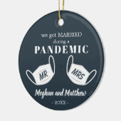 GEMAAKT tijdens een pandemisch kerstmasker Keramisch Ornament (Links)