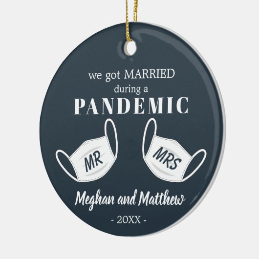 GEMAAKT tijdens een pandemisch kerstmasker Keramisch Ornament (Links)