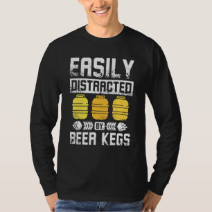 Gemakkelijk afgeleid door biervaten t-shirt