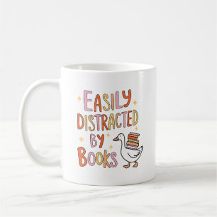 Gemakkelijk afgeleid door boeken koffiemok