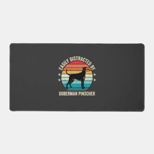 Gemakkelijk afgeleid door Doberman Pinscher Retro Bureaumat