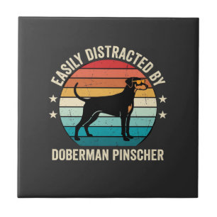 Gemakkelijk afgeleid door Doberman Pinscher Retro  Tegeltje