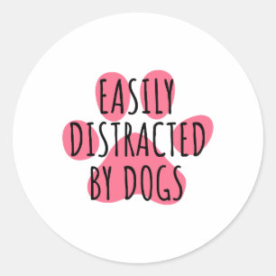 Gemakkelijk afgeleid door honden ronde sticker