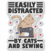 Gemakkelijk Afgeleid Door Katten En Naaien kattenl Sticker (Voorkant)