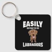 Gemakkelijk Afgeleid Door Labradors Chocolate Lab Sleutelhanger (Voorkant)