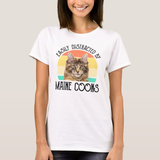 Gemakkelijk afgeleid door Maine Coons T-shirt (Voorkant)