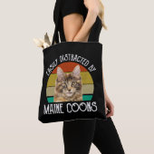 Gemakkelijk afgeleid door Maine Coons Tote Bag (Dichtbij)