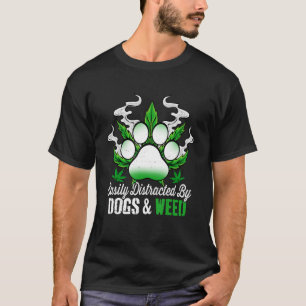 Gemakkelijk afgeleid door Mannen Honden Weed Dog V T-shirt