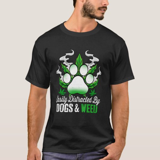 Gemakkelijk afgeleid door Mannen Honden Weed Dog V T-shirt (Voorkant)