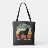 Gemakkelijk afgeleid door Otterhounds Tote Bag (Achterkant)
