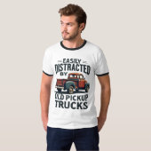 Gemakkelijk afgeleid door oude pick-up trucks - Re T-shirt (Voorkant volledig)