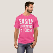Gemakkelijk afgeleid door paarden Grappig Country  T-shirt (Voorkant volledig)