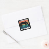 Gemakkelijk afgeleid door paardenliefhebbers Schat Vierkante Sticker (Envelop)