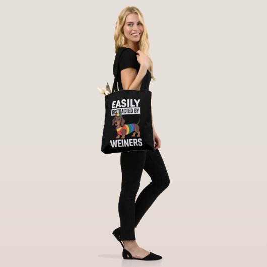 Gemakkelijk afgeleid door Weiners LGBTQ Rainbow Ga Tote Bag (Op model)