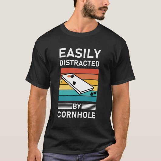 Gemakkelijk Afleidd Door Cornhole T-shirt (Voorkant)