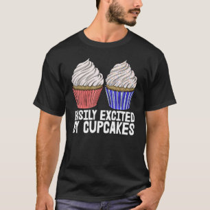 Gemakkelijk opgewonden door de cupcakes Mannen die T-shirt