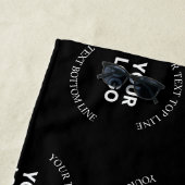 Gemakkelijk te vervangen logo & bewerkbare tekstpa strandlaken (In situ)