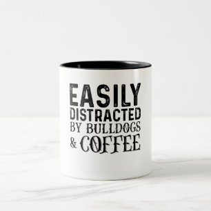 Gemakkelijk verstoord door bulledogs en koffie tweekleurige koffiemok