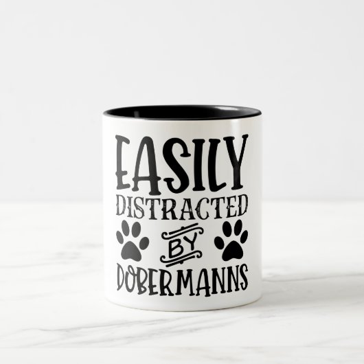 Gemakkelijk verstoord door Dobermanns Tweekleurige Koffiemok (Center)