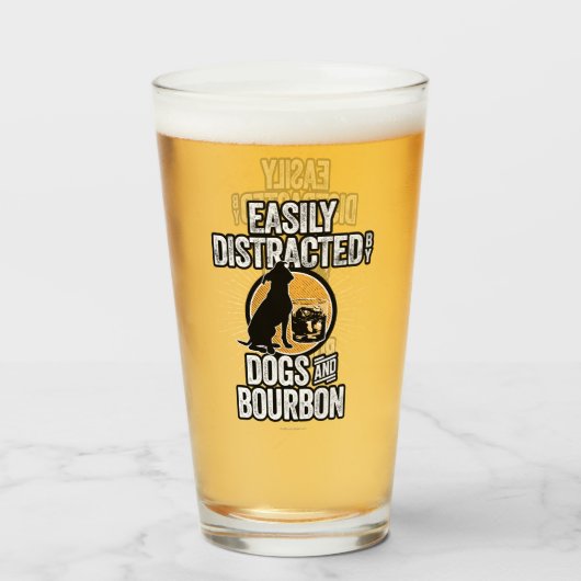 Gemakkelijk verstoord door Dogs en Bourbon Glas (Voorkant gevuld)