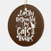 Gemakkelijk verstoord door het lezen van de kat va keramisch ornament (Links)