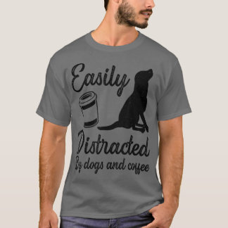 Gemakkelijk verstoord door honden en koffie t-shirt