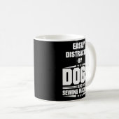 Gemakkelijk verstoord door honden en naaimachines koffiemok (Voorkant rechts)