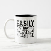 Gemakkelijk verstoord door vis en koffie tweekleurige koffiemok (Links)