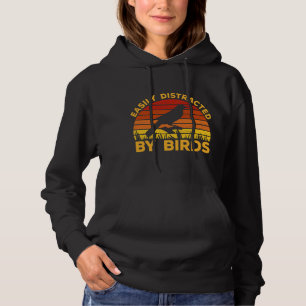 Gemakkelijk verstoord door vogels die grappig op v hoodie