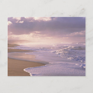 Gemakkelijke golven aan de kust van de Atlantische Briefkaart