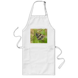 Gemarmerde witte vlinder op gras lang schort