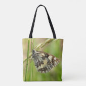 Gemarmerde witte vlinder op gras tote bag (Achterkant)