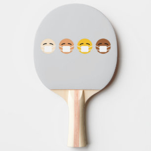 Gemaskeerde Emoji wordt geconfronteerd met maskers Tafeltennisbatje