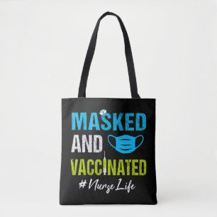Gemaskerde en gevaccineerde verpleegkundige, gemas tote bag