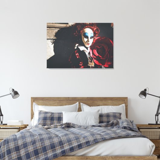 Gemasqueerde vrouw in Venetiaans carnaval Canvas Afdruk (Insitu (Slaapkamer))