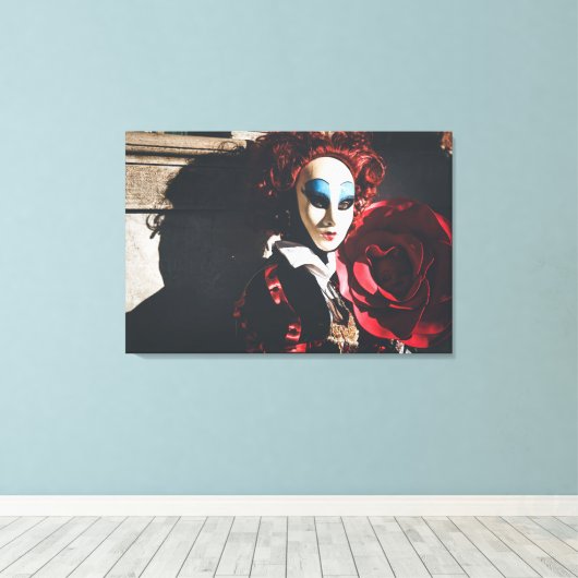 Gemasqueerde vrouw in Venetiaans carnaval Canvas Afdruk (Insitu (Houten vloer))