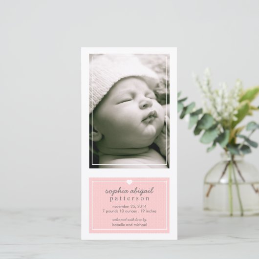 Gematigd gewoon meisje met geboorte Roze aankondig Aankondiging (Staand voorkant)