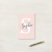 Gematigde gepersonaliseerde naam Monogram Pastel R Post-it® Notes (Op bureau)