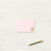 Gember Tabby Poes Kat Cartoon op Roze Post-it® Notes (Op bureau)