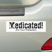 Gemedicineerd!, (voor uw bescherming) bumpersticker (Op auto)