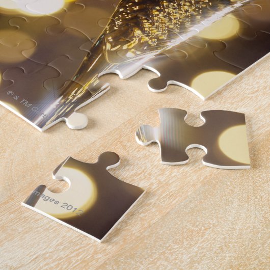 Gemelde champagneflut, close-up legpuzzel (Zijkant)