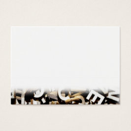 Gemelde letters van hout dicht bij elkaar visitekaartje