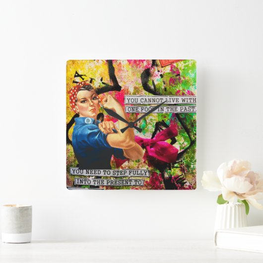 Gemengde Media Inspirerend Rosie de Riveter Vierkante Klok (Huis)