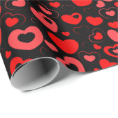 Gemengde rode harten op zwart cadeaupapier (Rol Hoek)