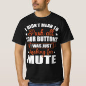Gemiddelde Duw Buttonnen die Stomme Funny Quote zi T-shirt (Voorkant)