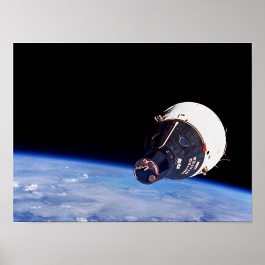 Gemini 7 orbiting Earth, bekeken vanuit Gemini 6A Poster (Voorkant)