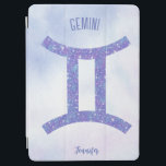 Gemini Astrology Sign Speciaal Paars iPad Air Cover<br><div class="desc">Deze  paarse en lavender Gemini iPad kenmerkt je astrologische teken van de Zodiac in een mooie glans zoals de constellaties. Pas dit schattige astrologische symboolgift met jouw naam in krullend manuscript voor iemand met een late verjaardag van Mei of vroege van Juni aan.</div>