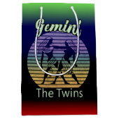 Gemini Birthday Gift-Cool Retro Sunset Zodiac Medium Cadeauzakje (Voorkant)