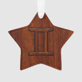 Gemini Zodiac Sign on Mahogany Wood Style Ornament (voorkant)
